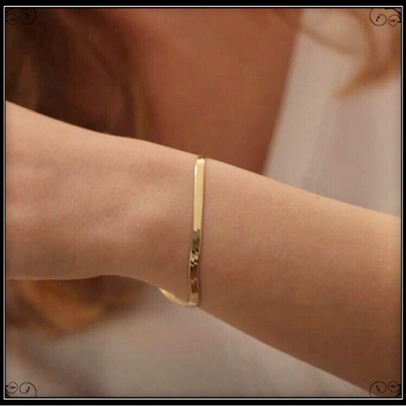14k GOLD DELICATE 2mm OMEGA CHAIN BRACELET FOR SMALLER WRISTS - Picture 2 of 5